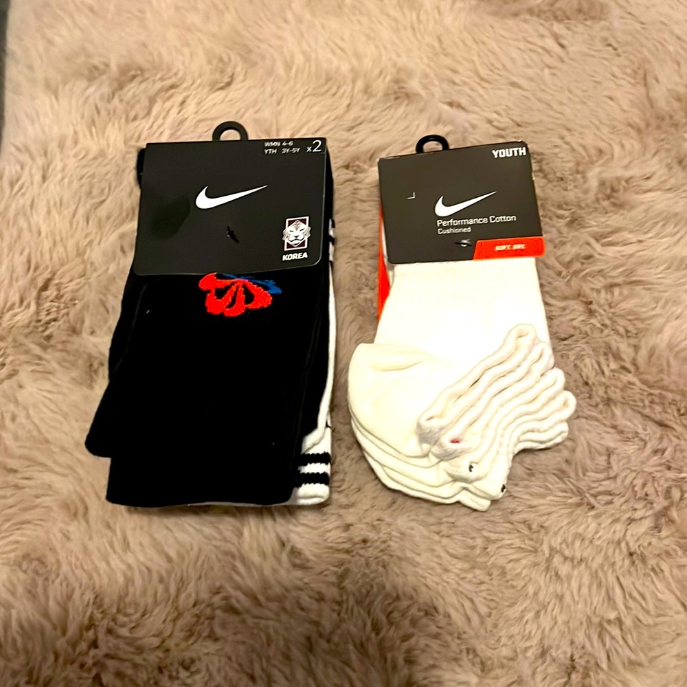Brand New Nike youth socks size small